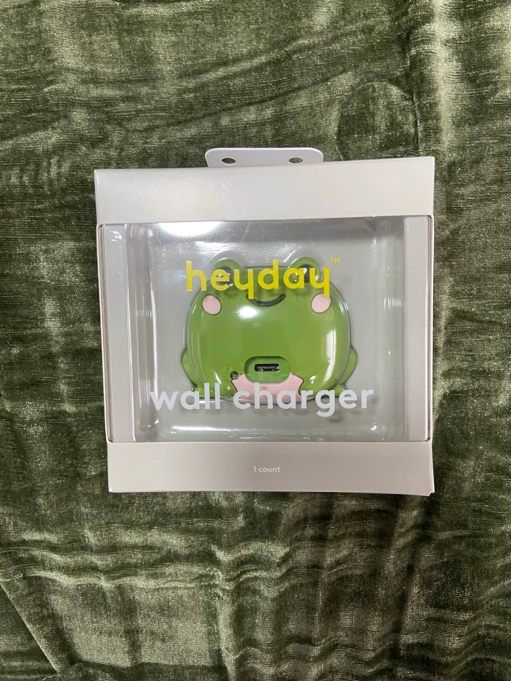 heyday White Charger Box with Yellow Logo